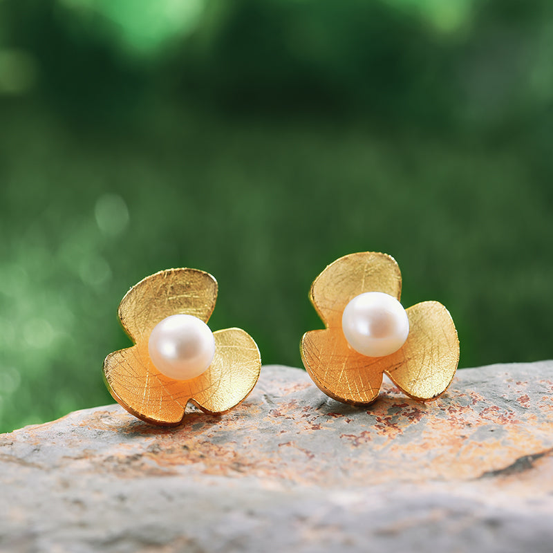 Pearl Clover Leaf Stud Earrings