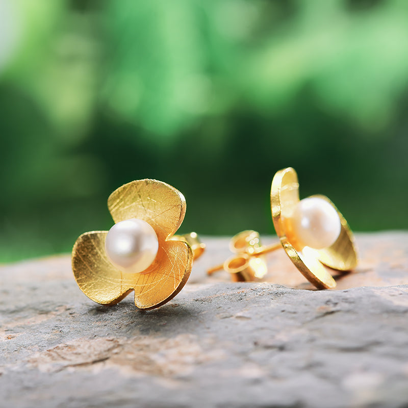 Pearl Clover Leaf Stud Earrings