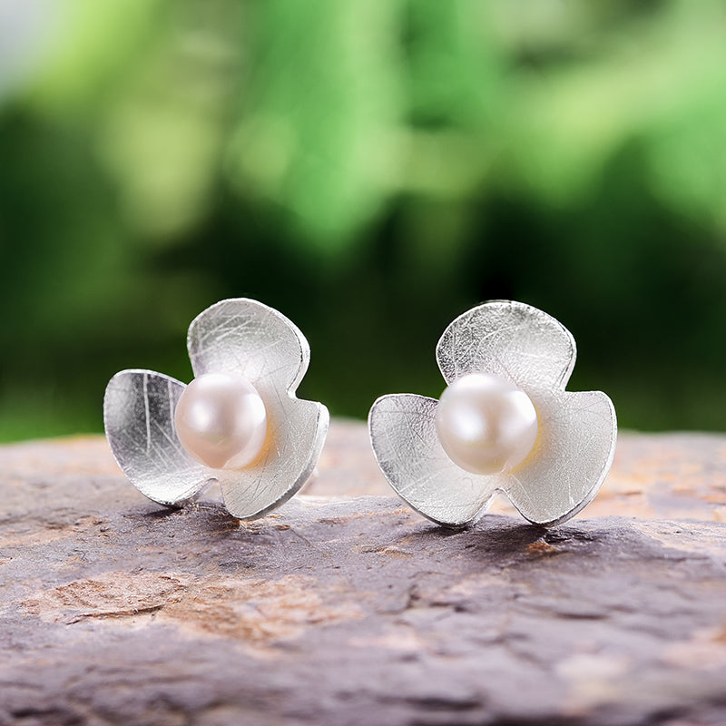 Pearl Clover Leaf Stud Earrings