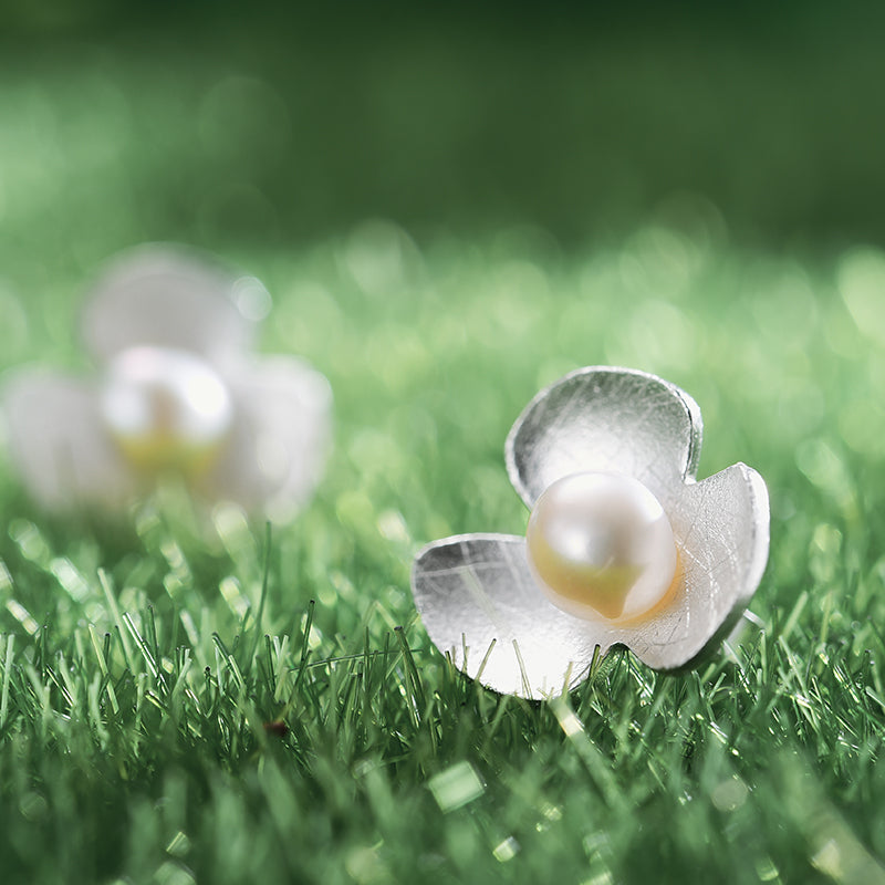 Pearl Clover Leaf Stud Earrings